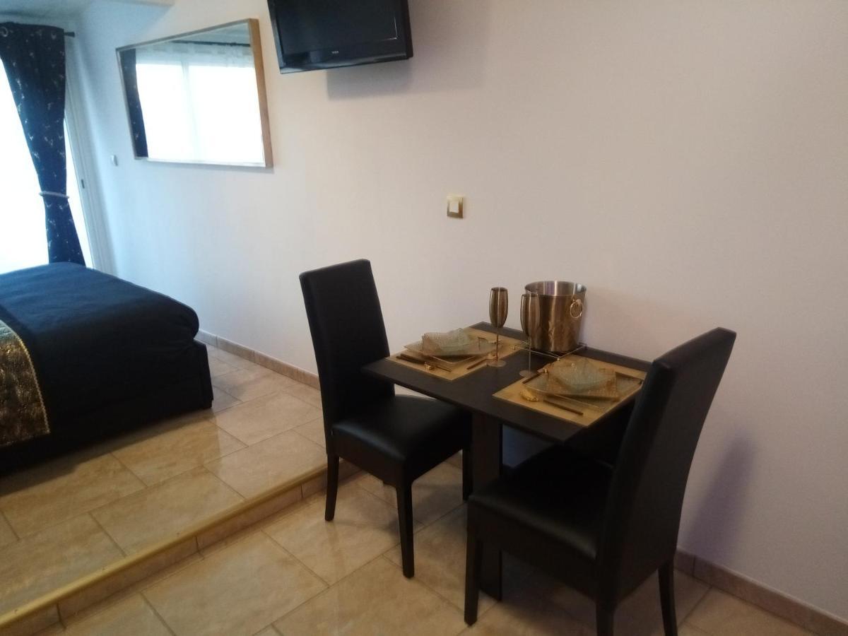Village Naturiste Le Goldenblack Agde Exterior foto